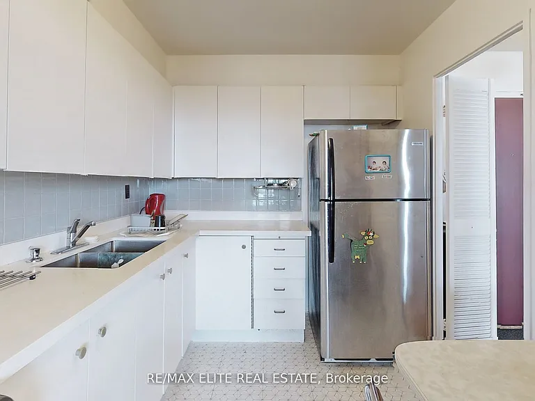 360 Ridelle Ave #1407 — Photo 8