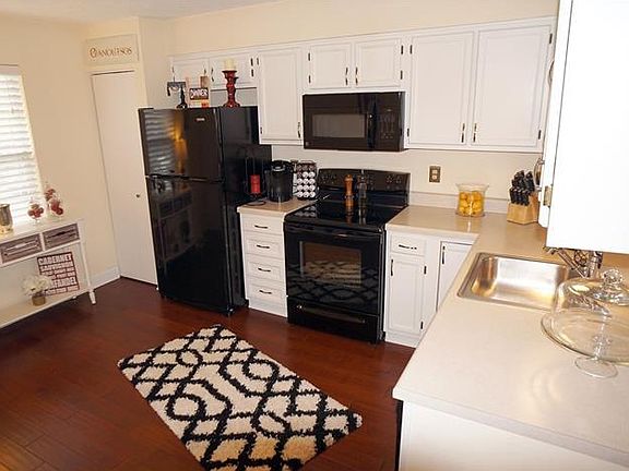 5th image of 408 Carters Grove Dr