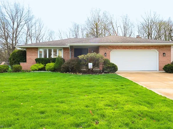 6663 Donna Rae Dr, Seven Hills, OH 44131