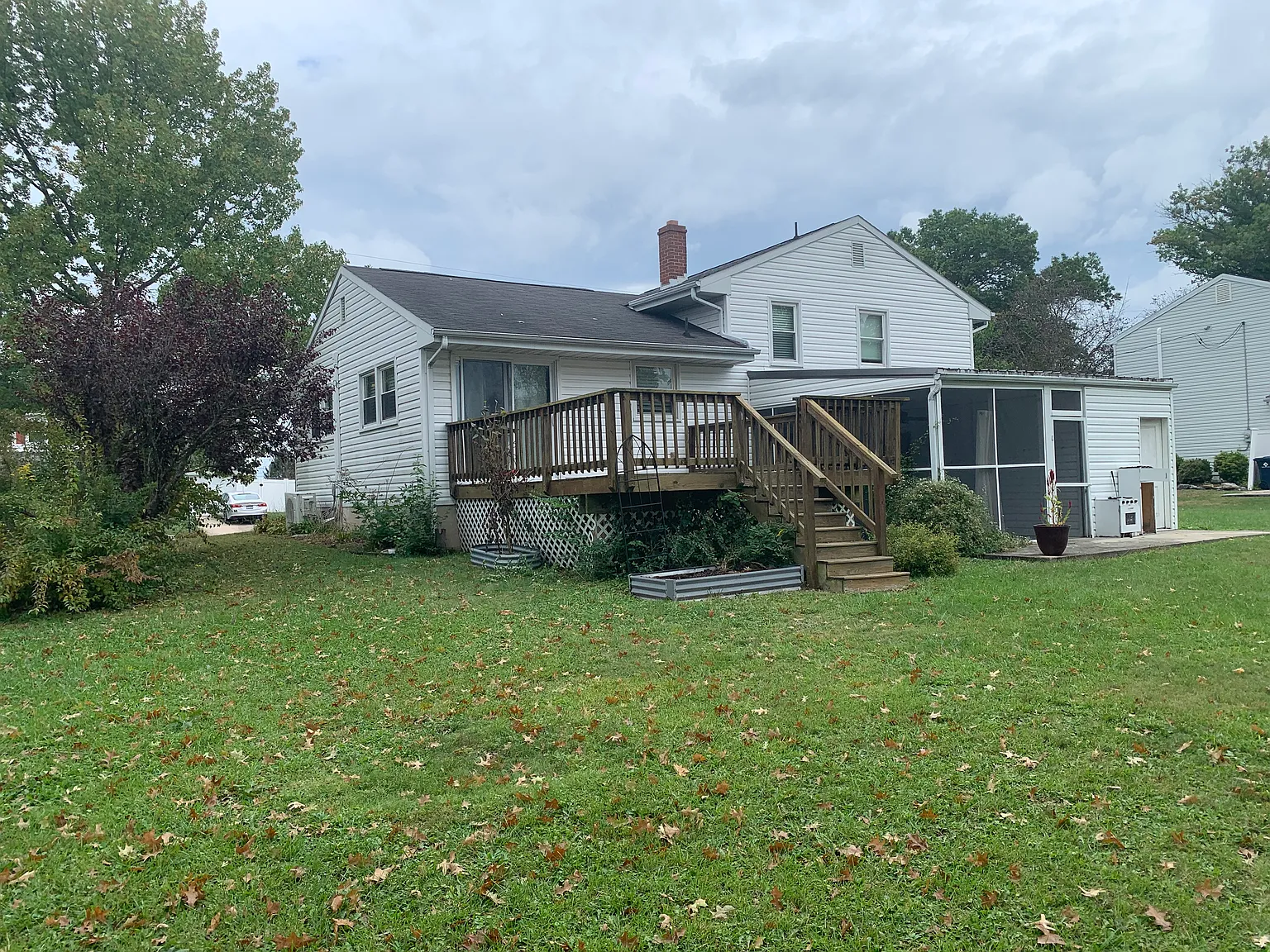 3 bed, 1.5 bath, 1900 sqft, $2,000 — Photo 2