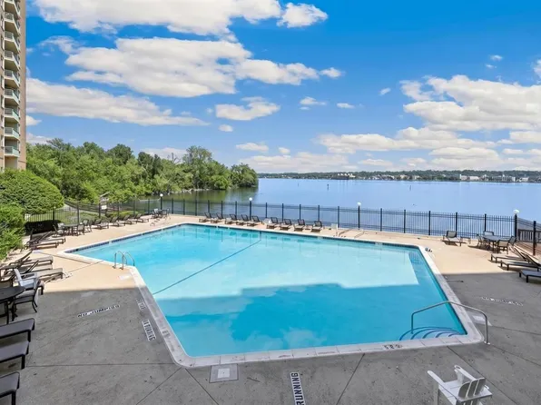 501 Slaters Ln, Alexandria, VA