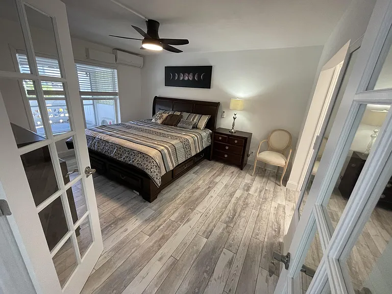 209 SE 6th St #11 — Photo 8
