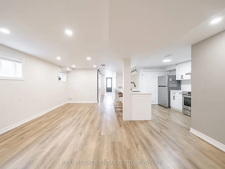 22 Yucatan Rd #LOWER — Photo 5