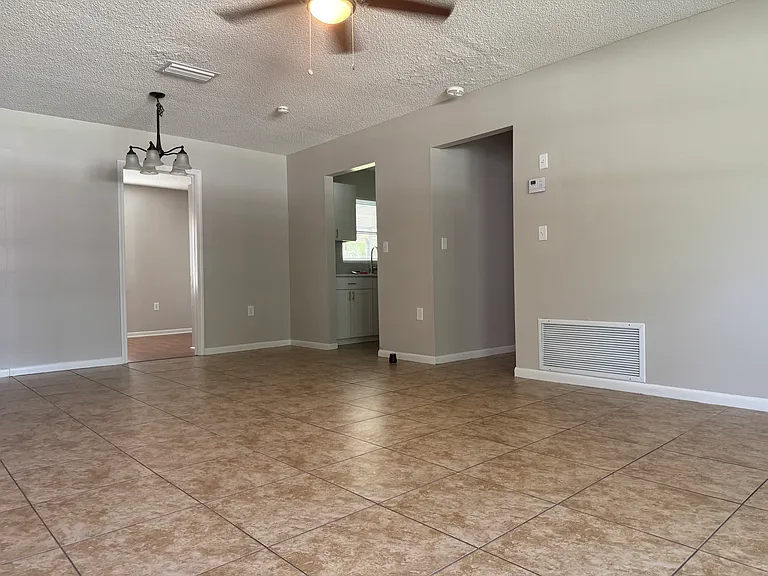 4270 SW 145th Place Rd — Photo 3