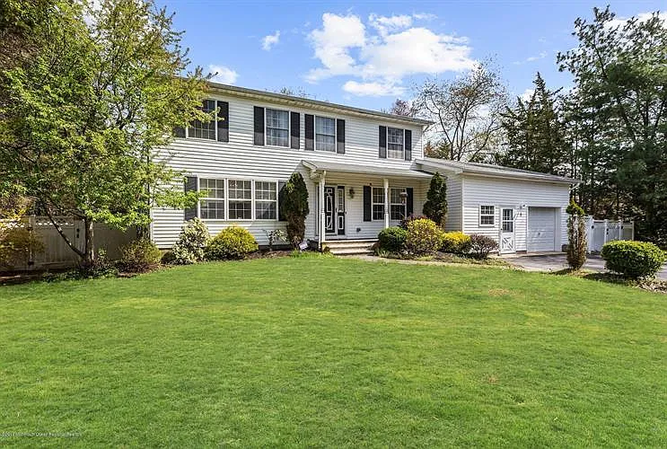 8 Larrabee Blvd photo 1