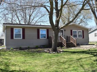 909 S 6th St, Osage, IA 50461