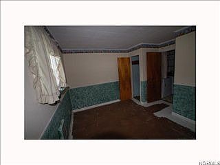 3rd image of 210 Lockwood St