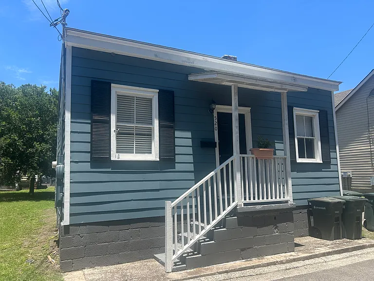 520 E Hall Ln — Photo 1