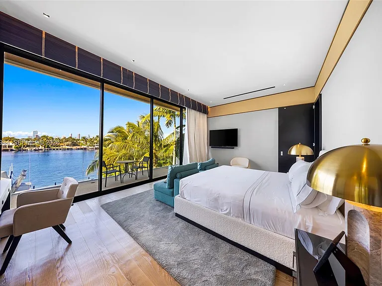 200 W Rivo Alto Dr — Photo 39