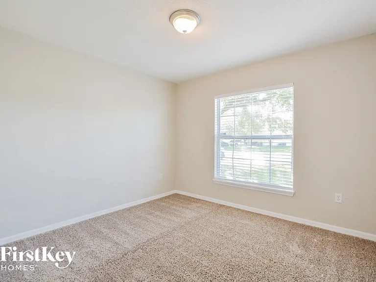 743 Pelican Ct — Photo 10