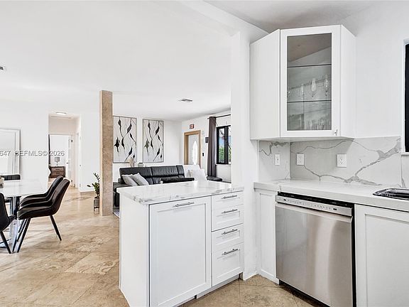 4th image of 707 N 13th Ave