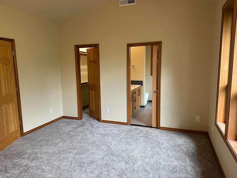 Master bedroom, ensuite, walk-in closet