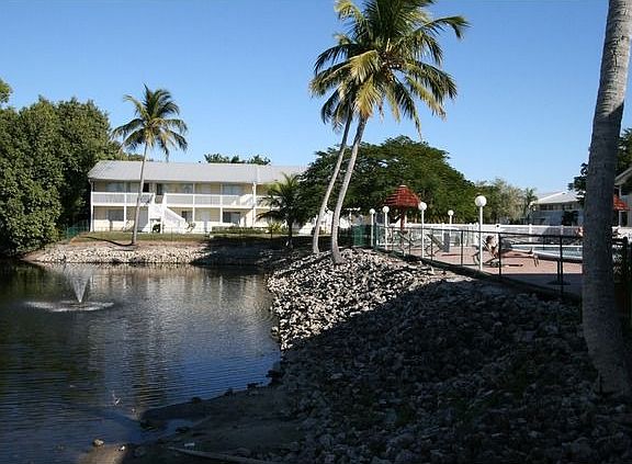 3rd image of 4617 Bayshore Dr APT H6
