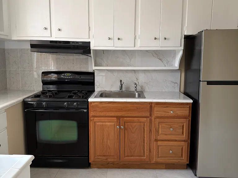 1250 E 89th St #2 — Photo 3