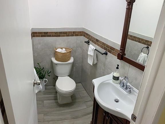 4th image of 12 Victoria Ln APT 1