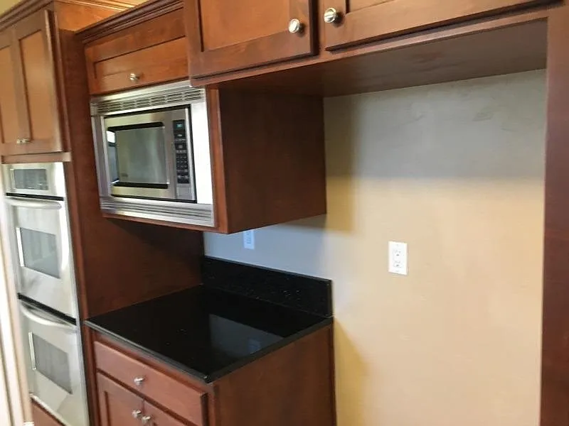 5 bed, 3190 sqft, $2,800 — Photo 3