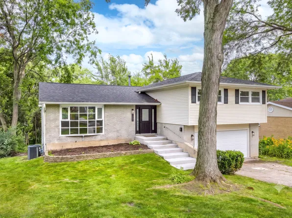 123 Kainer Ave, Barrington, IL 60010