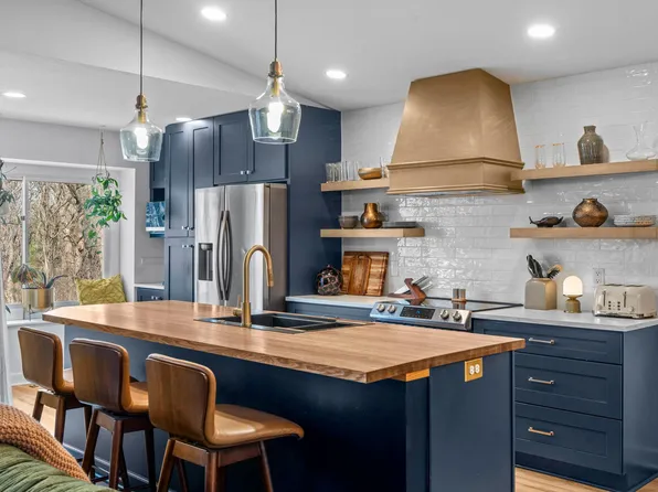 207 Galtier Pl, Shoreview, MN 55126