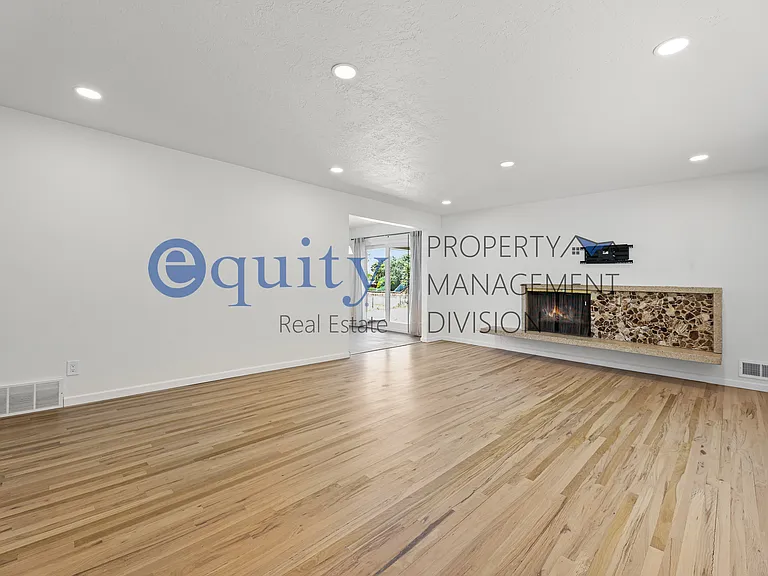 8894 S 540 E — Photo 2