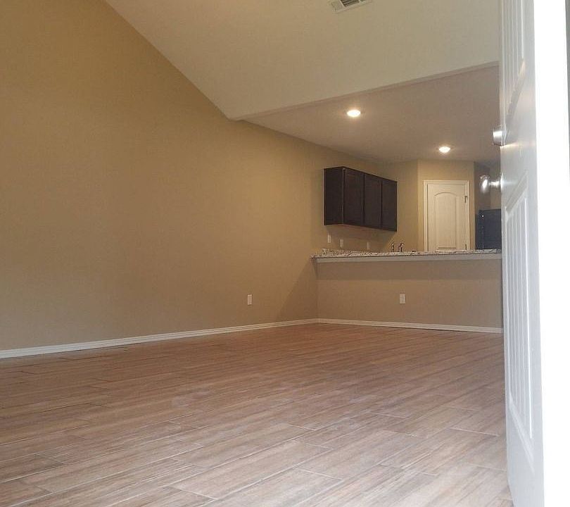 2nd image of 964 Vale St APT A