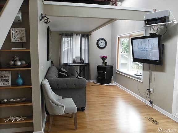 4th image of 21921 Promontory Ct SE