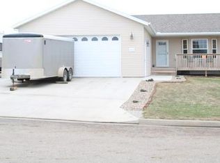 6275 Edgerly Ln, Bismarck, ND 58504