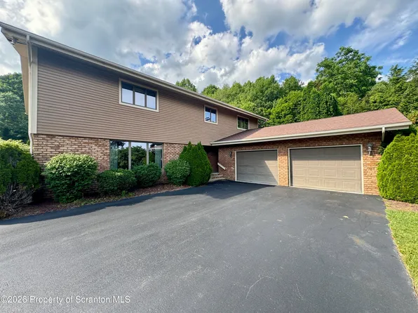 102 Kingsley Blvd, Peckville, PA 18452