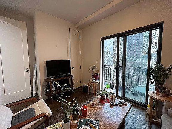 3rd image of 111 Van Buren St #4F