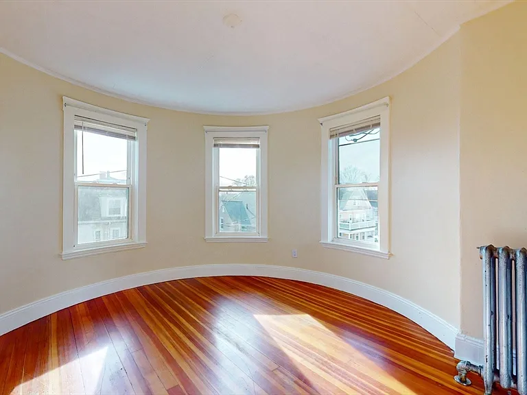19 Nightingale St #3 — Photo 6