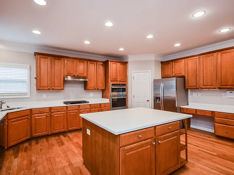 2408 Hyde Park Ct — Photo 8