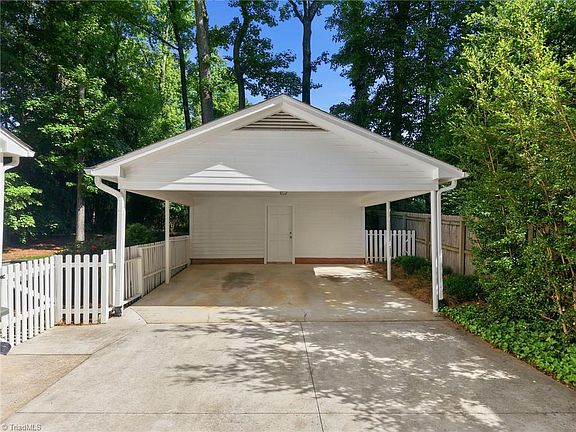 5th image of 3318 Windrift Dr