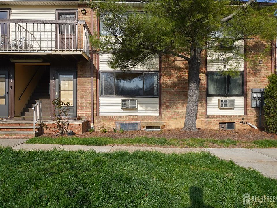 1st image of 733 Cricket Ln