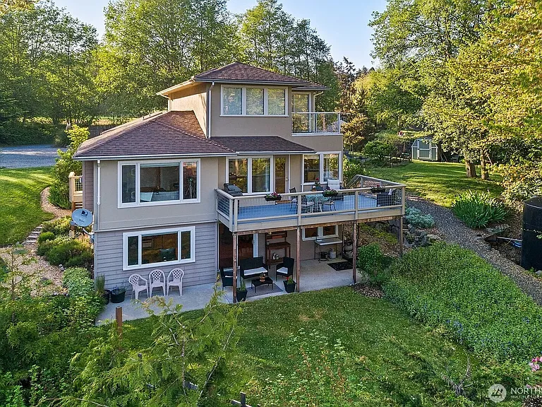 33 N Bay Ln — Photo 31