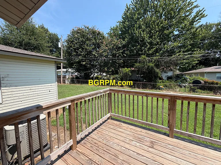 1704 Nina St — Photo 11