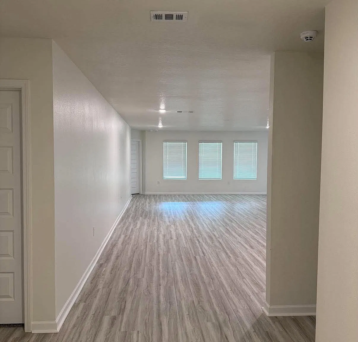 5 bed, 2595 sqft, $2,200 — Photo 3
