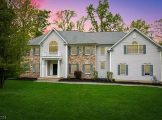 4 Mountain Brook Ln, Glen Gardner, NJ 08826