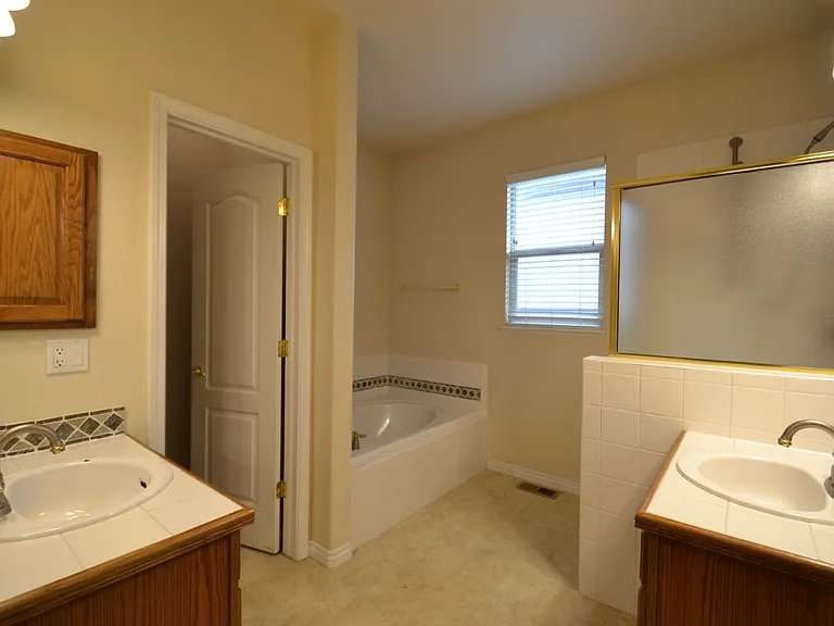 2721 Crooked Vine Ct — Photo 13