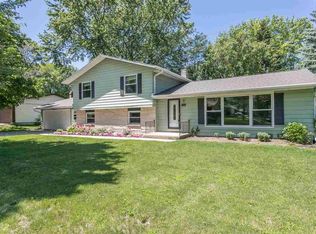 2166 Barberry Ln, Green Bay, WI 54304