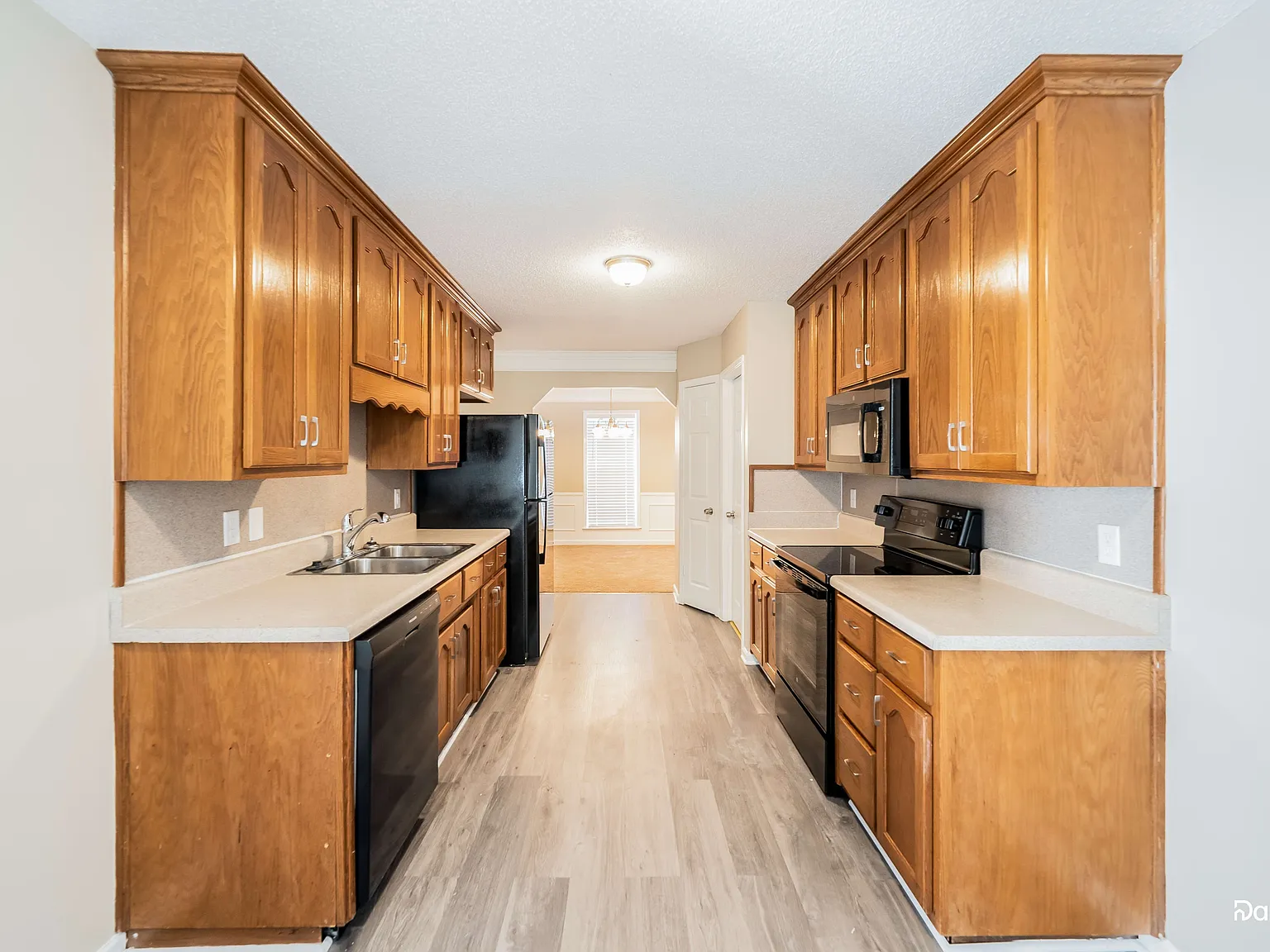 3 bed, 2.0 bath, 1612 sqft, $1,660 — Photo 2