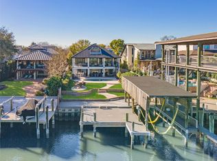 221 Blue Point Rd, Clear Lake Shores, TX 77565