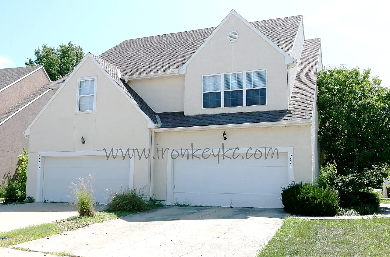 3 bed, 2.5 bath, 1750 sqft, $2,050 — Photo 1