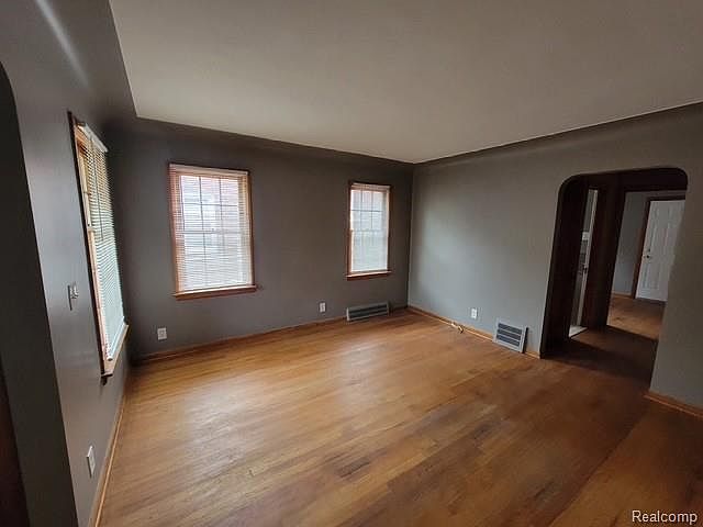 21240 Redmond Ave, photo 7