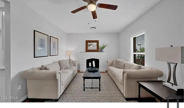4 bed, 1212 sqft, $2,900 — Photo 2