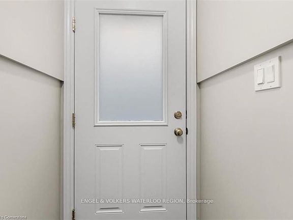 5th image of 109 James St S