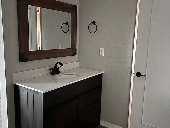 5th image of 5445 Valleywood Dr