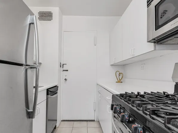 1175 York Avenue image 8 of 8