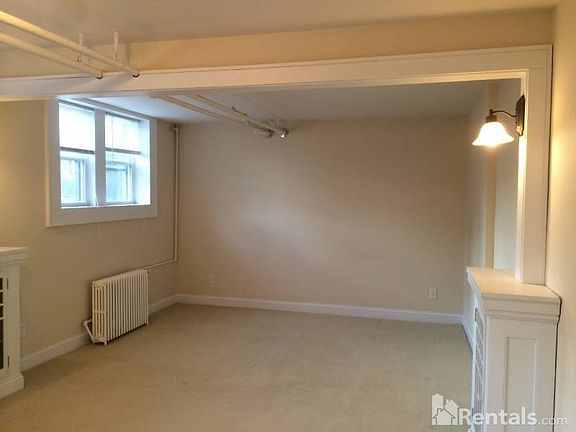 4th image of 976 Goodrich Ave