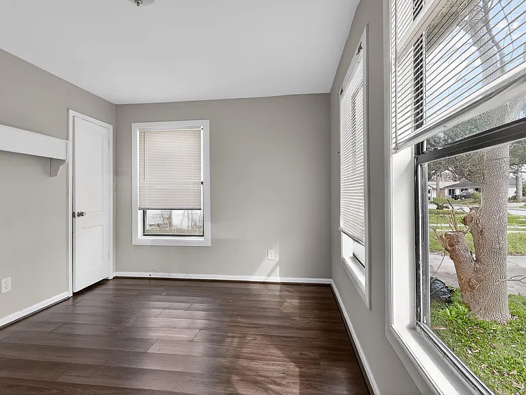 315 Acacia St — Photo 11