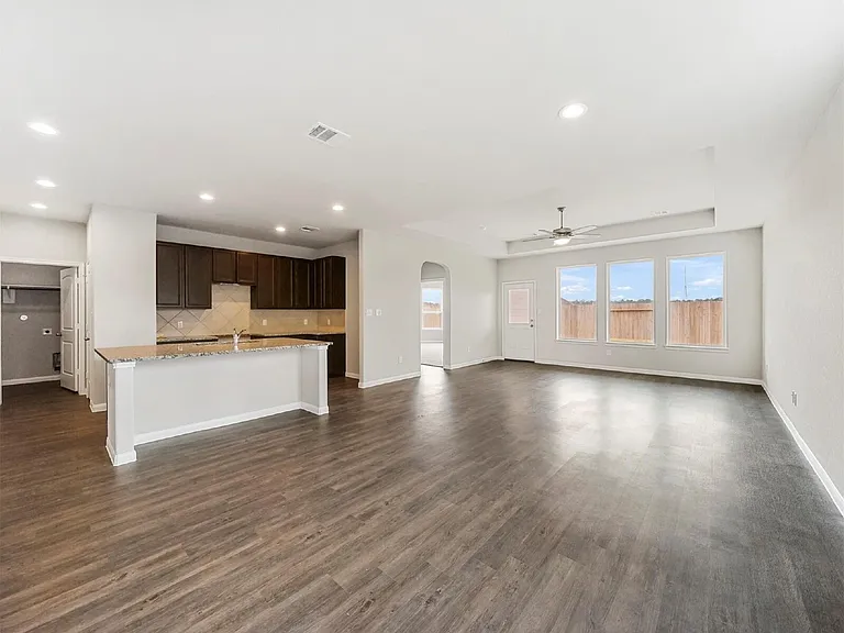 5763 Paseo Pl — Photo 5