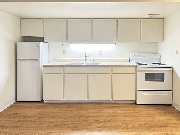 4th image of 160 N Whitman St #12
